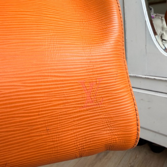 Louis Vuitton Speedy Epi in Vibrant Orange - Picture 2 of 8